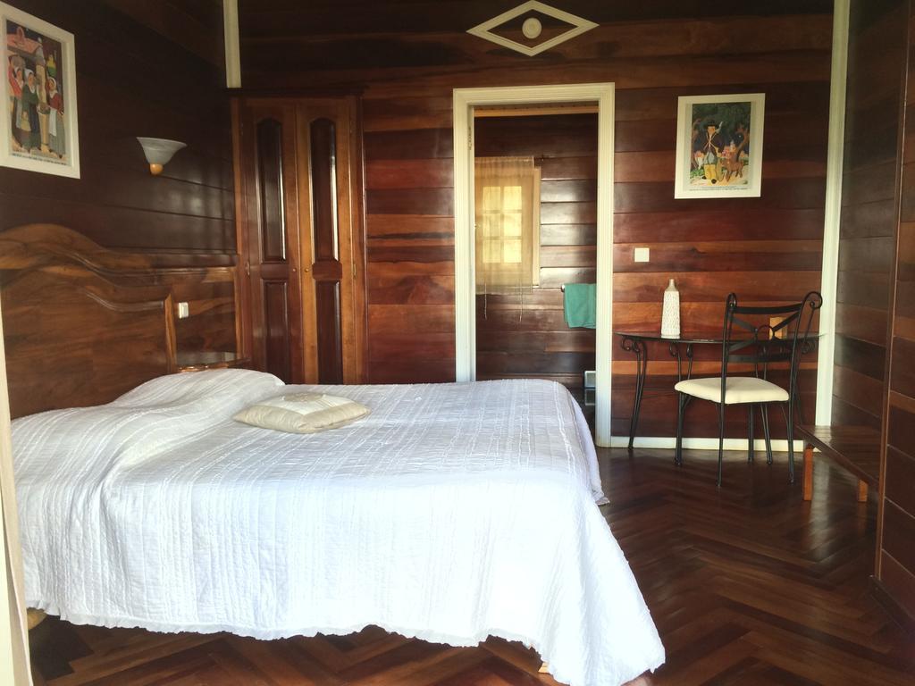 Le Bois Rouge Hotel Силаос Стая снимка